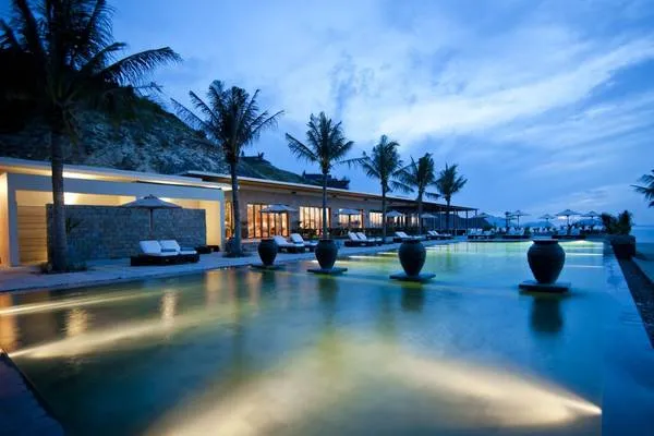 Bể bơi tại Mia Resort Nha Trang