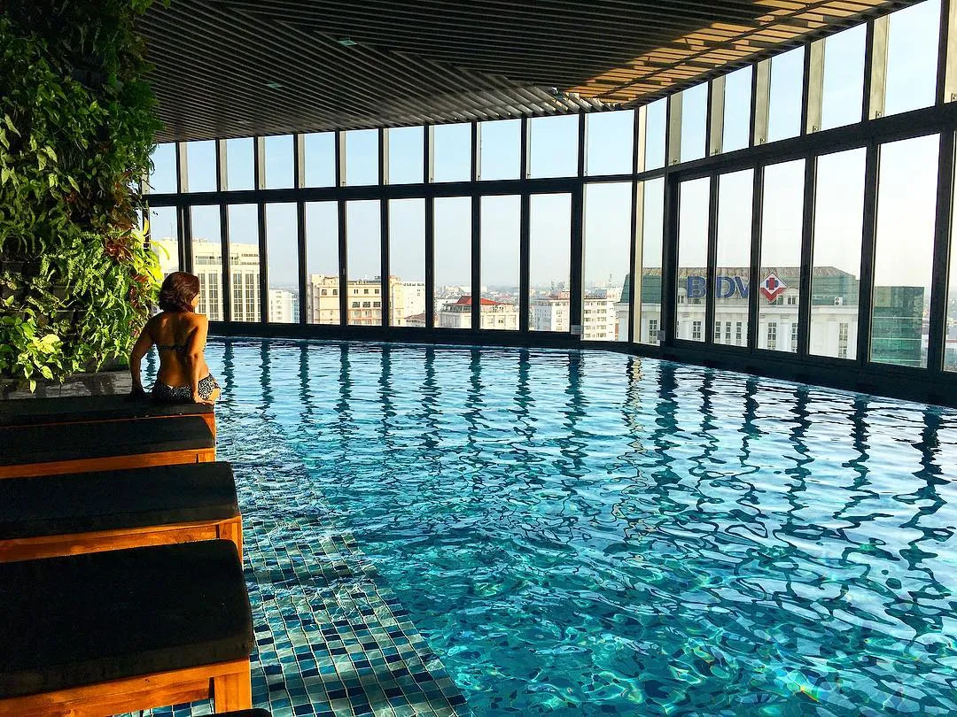 Bể bơi tại Vinpearl Hotel Huế