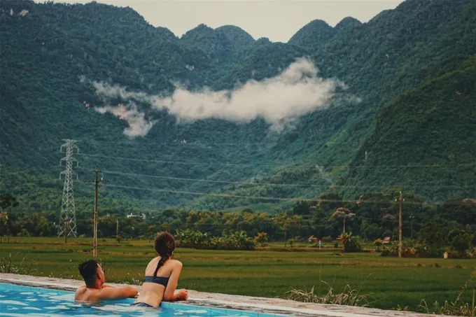 Bể bơi vô cực tại Sol Bungalow