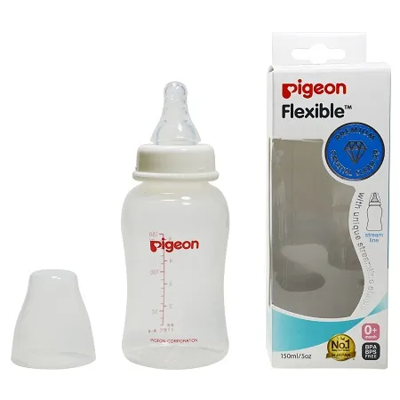 Bé bú bình sữa Pigeon