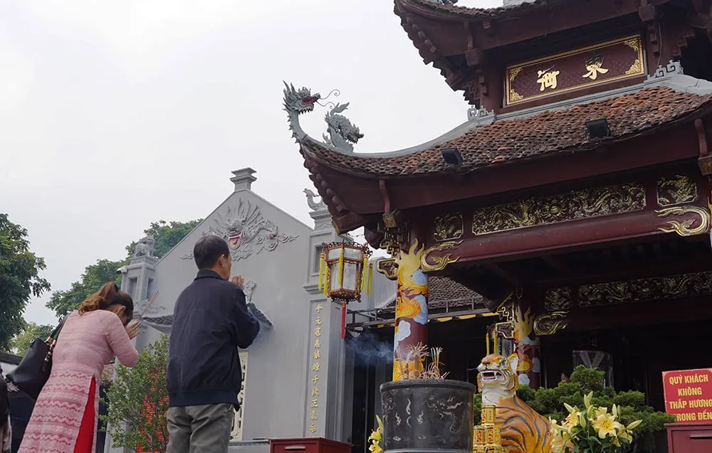 Bên trong Đền Cửa Ông. Ảnh: Báo Quảng Ninh.