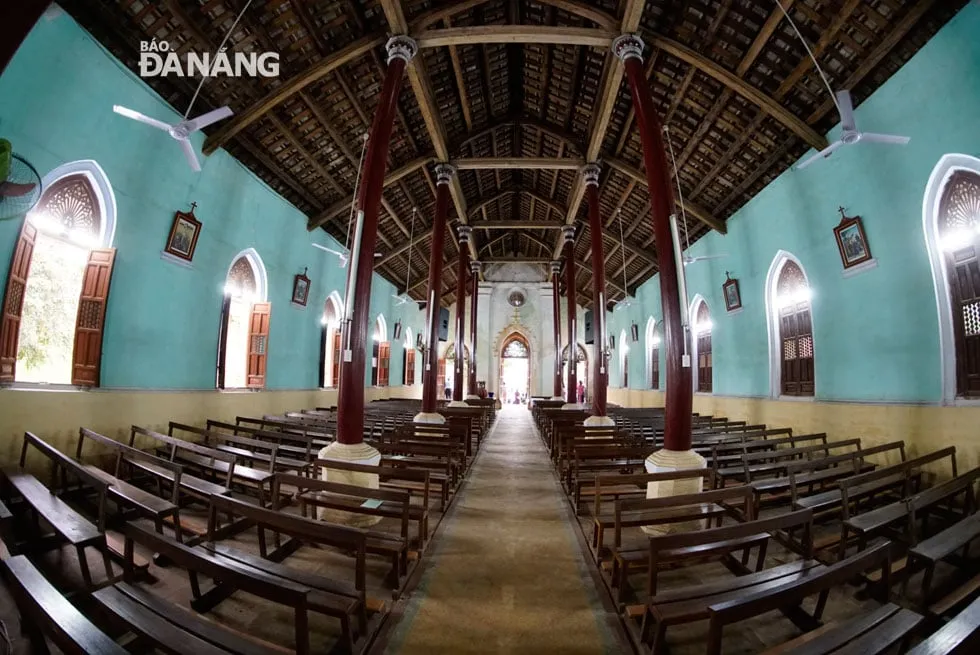 Bên trong nhà thờ. Ảnh: Báo Đà Nẵng.