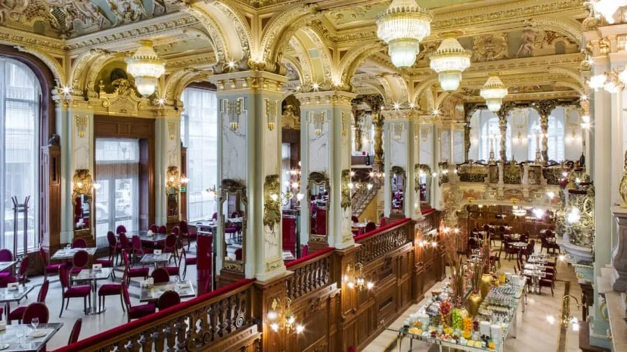 Khám Phá New York Cafe: Quán Cafe Đẹp Nhất Thế Giới Tại Budapest 6 ben trong quan cafe dep nhat the gioi ivivu 10