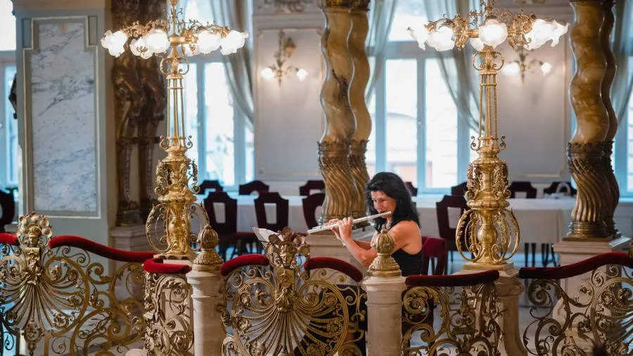 Khám Phá New York Cafe: Quán Cafe Đẹp Nhất Thế Giới Tại Budapest 5 ben trong quan cafe dep nhat the gioi ivivu 7