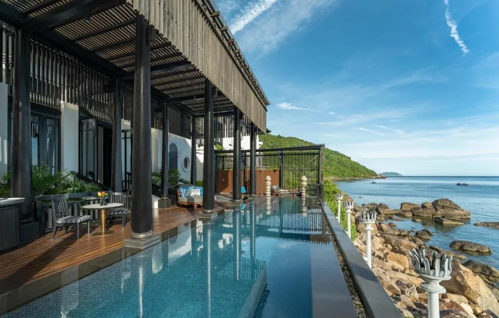 Biệt thự sang trọng tại InterContinental Danang Sun Peninsula Resort