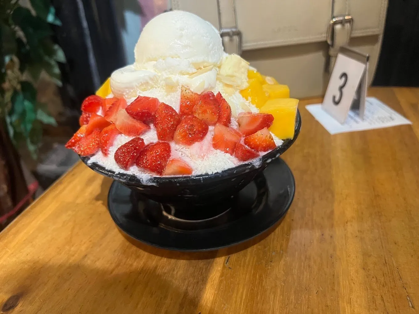 Bingsu mát lạnh. Ảnh: Minh Quân Nguyễn.