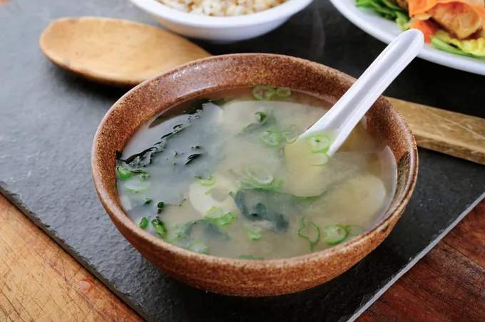 Bữa ăn của người Nhật theo nguyên tắc Ichiju-Sansai: một súp và ba món mặn.