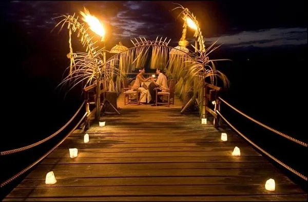 Bữa tối trên cầu gỗ tại Ayana Resort and Spa Bali