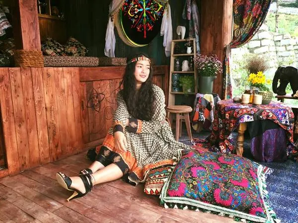 Bức tranh treo tường mang phong cách Bohemian tại Sunshine Tím