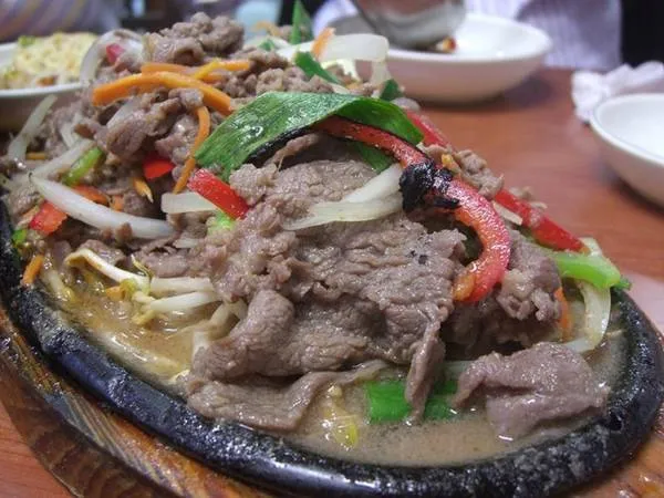 Bulgogi - thịt bò nướng thơm ngon hấp dẫn