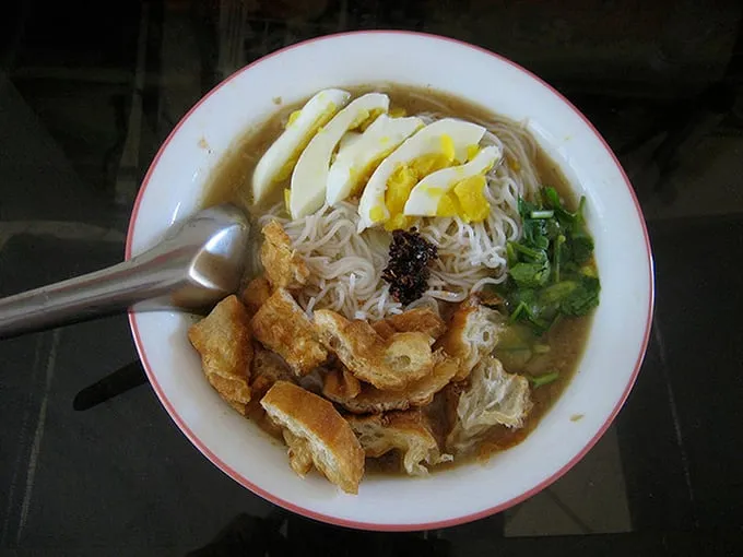 Bún cá Mohinga - Món ăn quốc hồn quốc túy của Myanmar. Nguồn ảnh: Saveur.