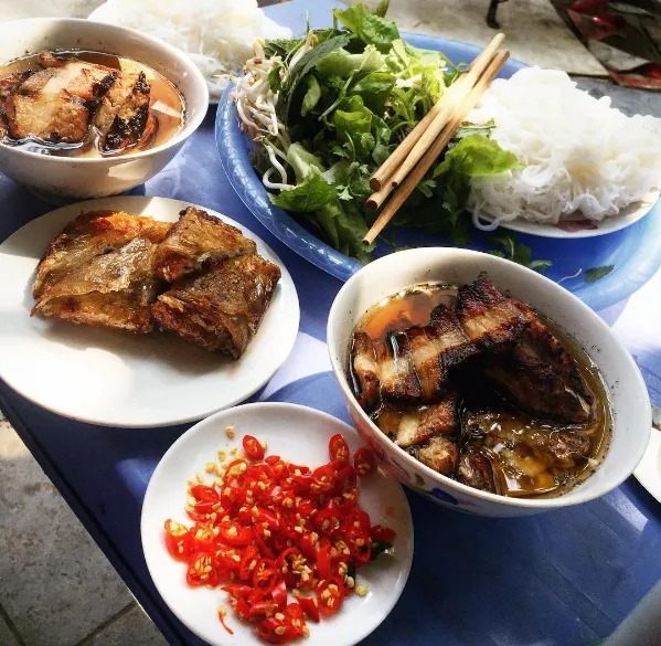 Bún chả que tre Phất Lộc hấp dẫn