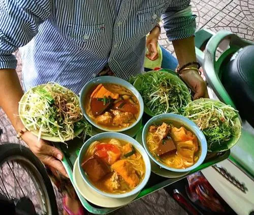 Bún riêu chợ Bến Thành hấp dẫn thực khách