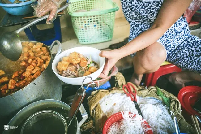 Bún riêu Nguyễn Siêu - Gạch cua thơm ngon