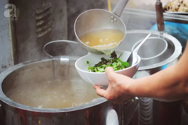 Bún thang Hàng Trống - món ăn sáng yêu thích của người Hà Nội