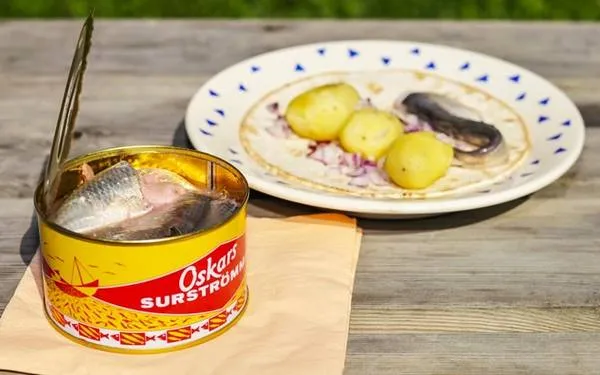 Cá trích thối Surströmming tại Bắc Thụy Điển