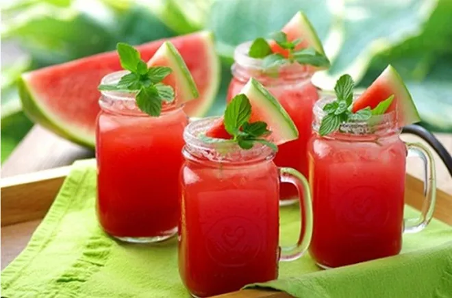 Cách làm nước ép dưa hấu cho bé