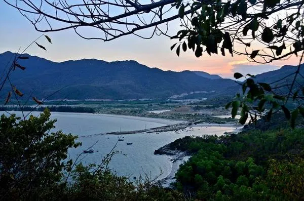 Cảnh biển Bình Tiên nhìn từ mũi Cà Tiên. Ảnh: FB Biển Bình Tiên