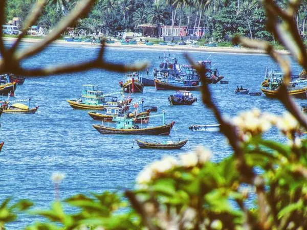 Cảnh biển tuyệt đẹp nhìn từ con đường lên hải đăng Kê Gà.