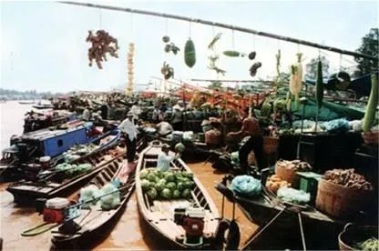 Cảnh buôn bán tấp nập trên chợ nổi miền Tây
