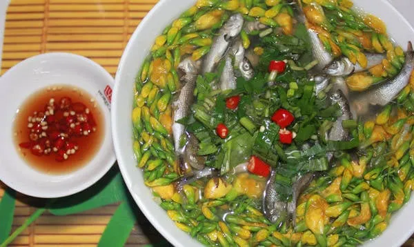 Canh chua cá linh bông điên điển, hương vị mùa nước nổi miền Tây.