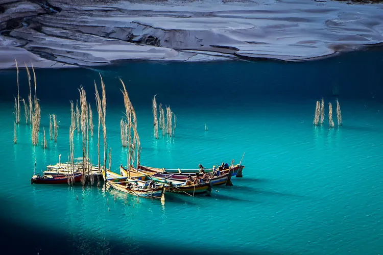 Cảnh đẹp như mơ của hồ Attabad. Ảnh: Witthawas_Siri/Shutterstock.
