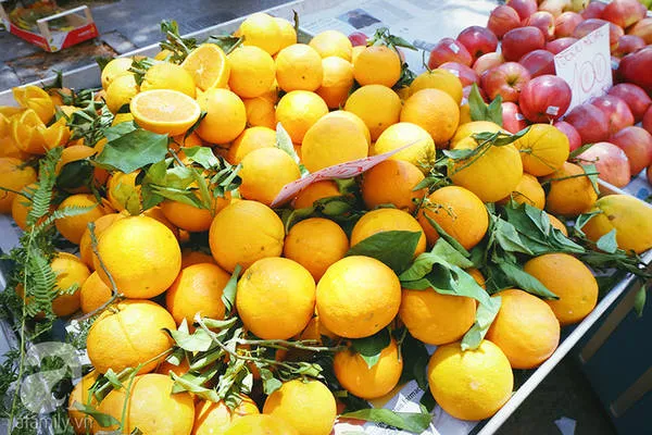 Cảnh đẹp trên đường đến chợ nông sản Ý