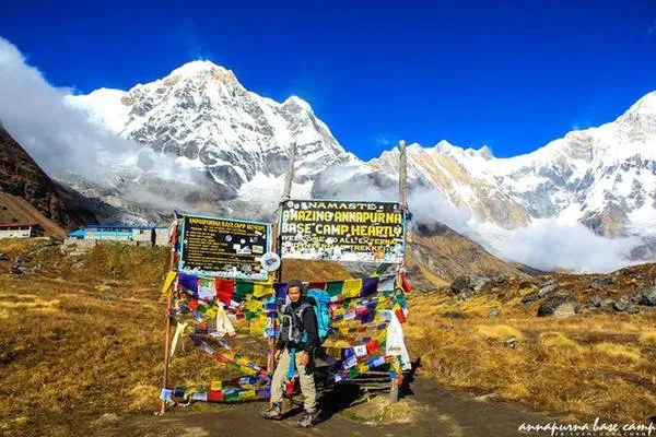 Cảnh đẹp trên đường trekking Annapurna Base Camp.