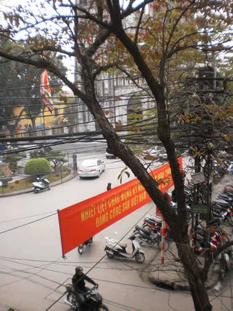 Cảnh Nhà thờ nhìn từ Hanoi House