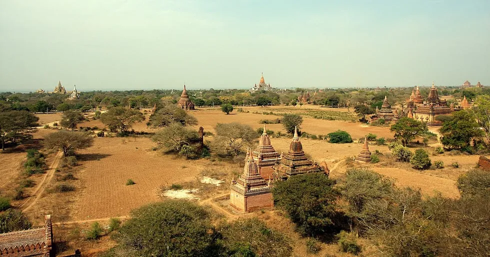 Cảnh quan Bagan với những ngôi đền cổ kính