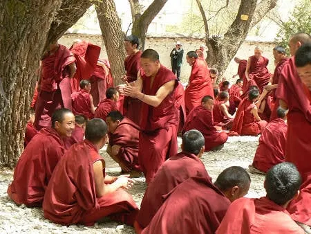 Cảnh quan trong tu viện Sera