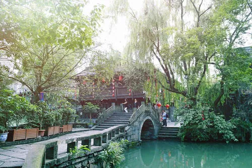 Cảnh sắc thiên nhiên tươi đẹp tại Cửu Trại Câu. Ảnh: Huyền Chen.