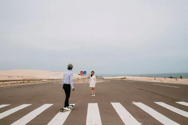 Cặp đôi chụp ảnh cưới tại Bàu Trắng, Phan Thiết