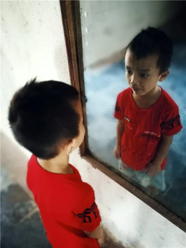 Cậu bé Hiếu