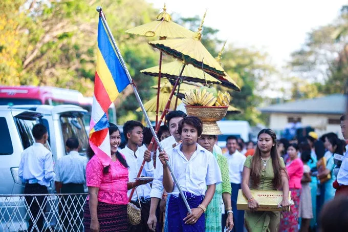 Cậu bé tham gia lễ Shin Pyu, Myanmar