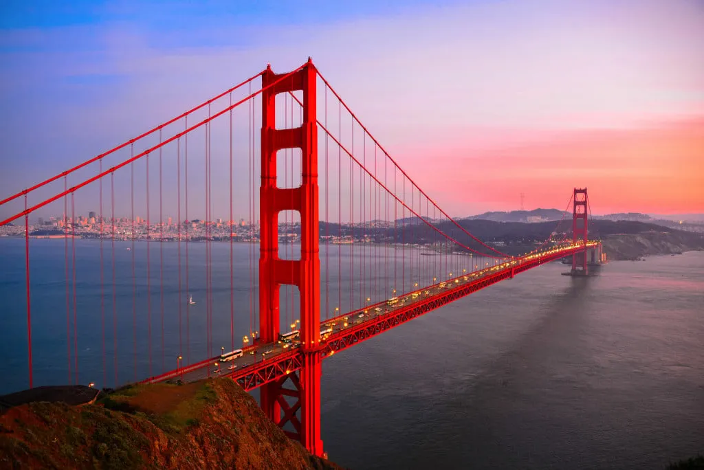 Cầu Cổng Vàng, biểu tượng của San Francisco và nước Mỹ.