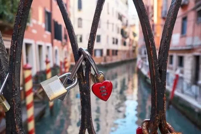 Cầu Rialto - điểm du lịch nổi tiếng tại Venice