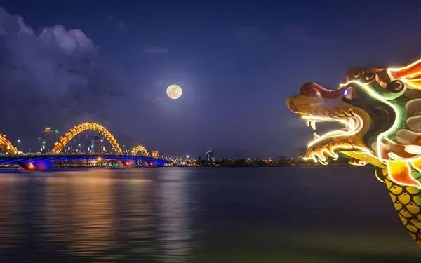 Cầu Rồng phun lửa