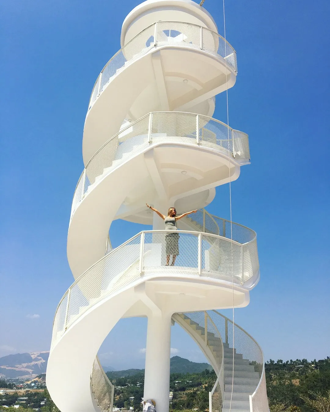 Cầu thang xoắn ốc view toàn cảnh