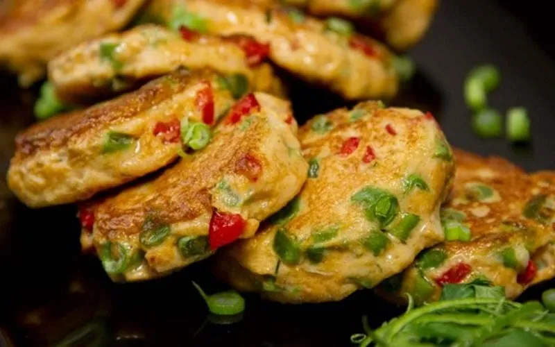 Chả gà được làm từ thịt gà nạc