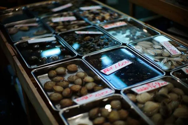 Chợ cá Tsukiji nhộn nhịp