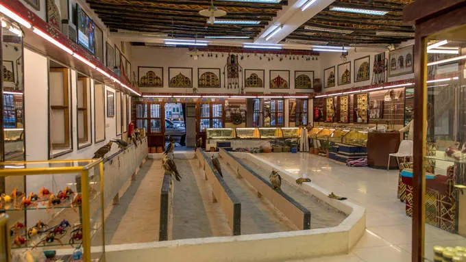 Chợ Chim Ưng (Falcon Souq)