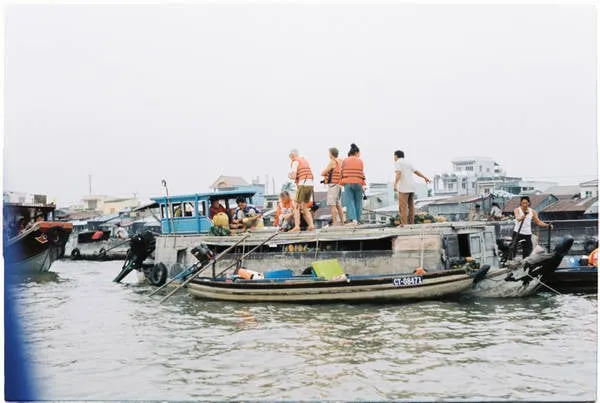 Chợ nổi Cái Răng nhộn nhịp du khách