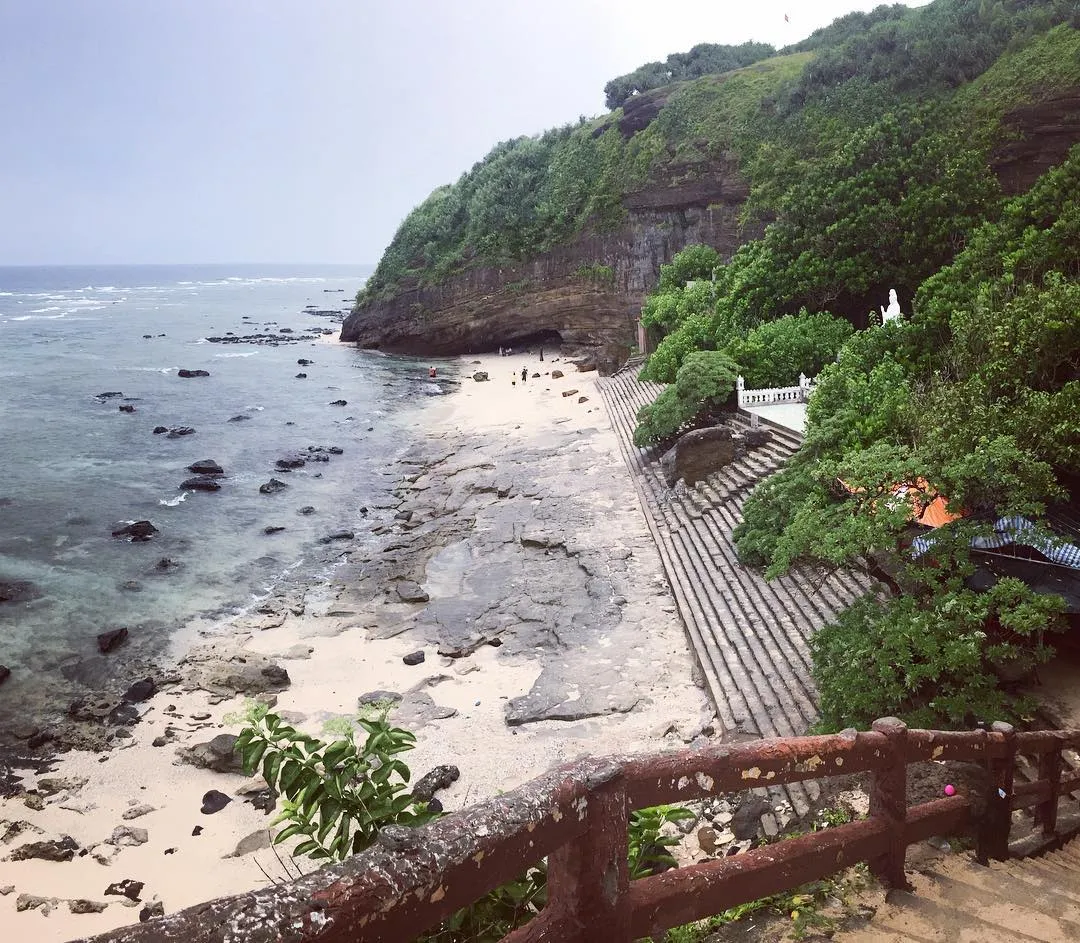 Chùa Hang - Thiên Khổng Thạch Tự