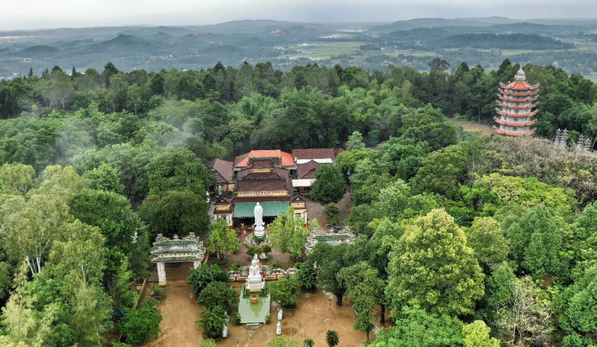 Chùa Thiên Ấn nhìn từ trên cao