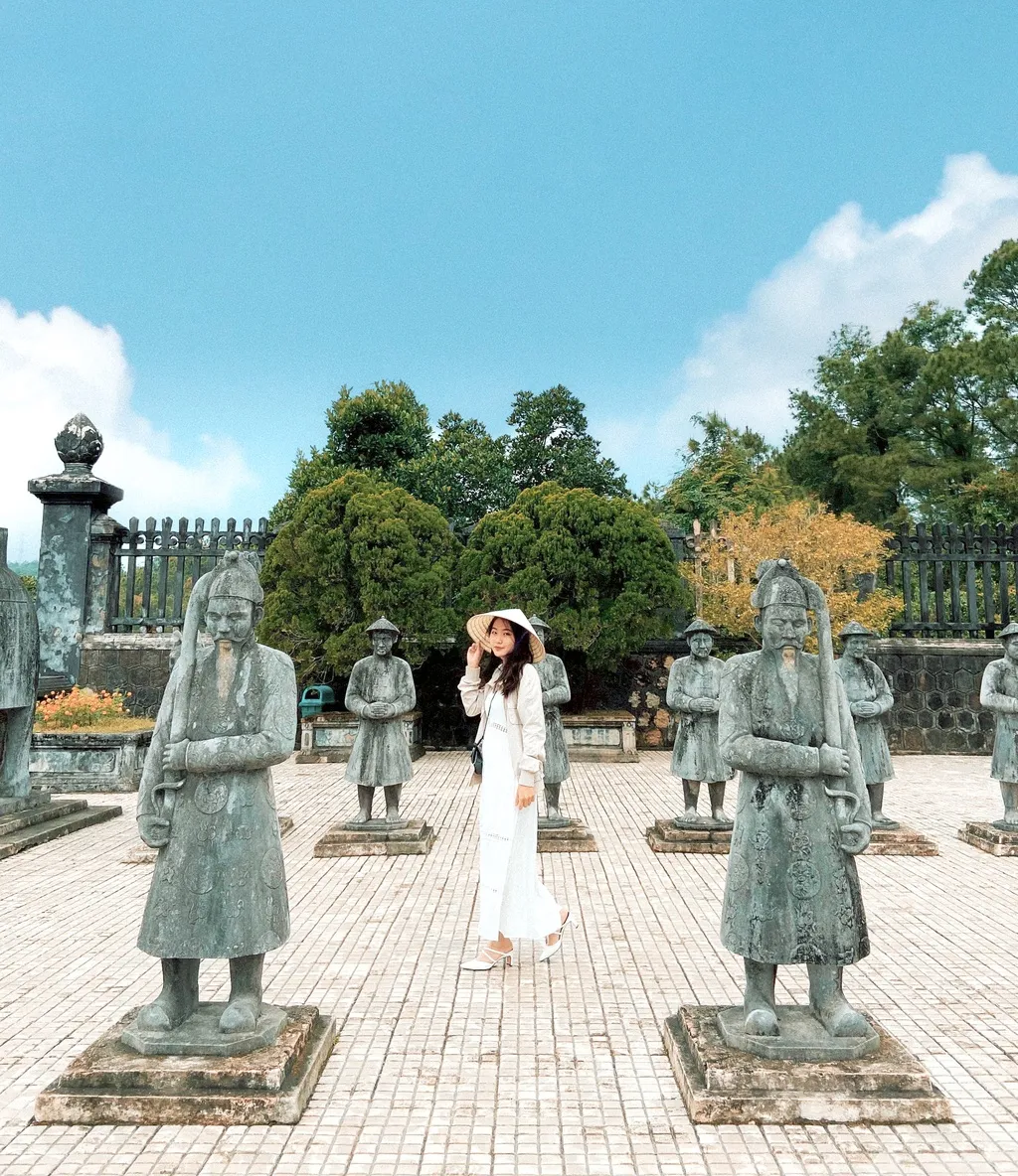 Chùa Thiên Mụ - ngôi chùa cổ kính bên dòng sông Hương. Ảnh: Lam Nhi.