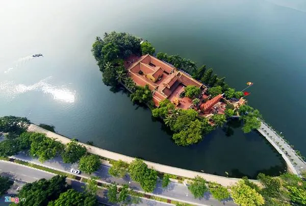 Chùa Trấn Quốc trên Hồ Tây
