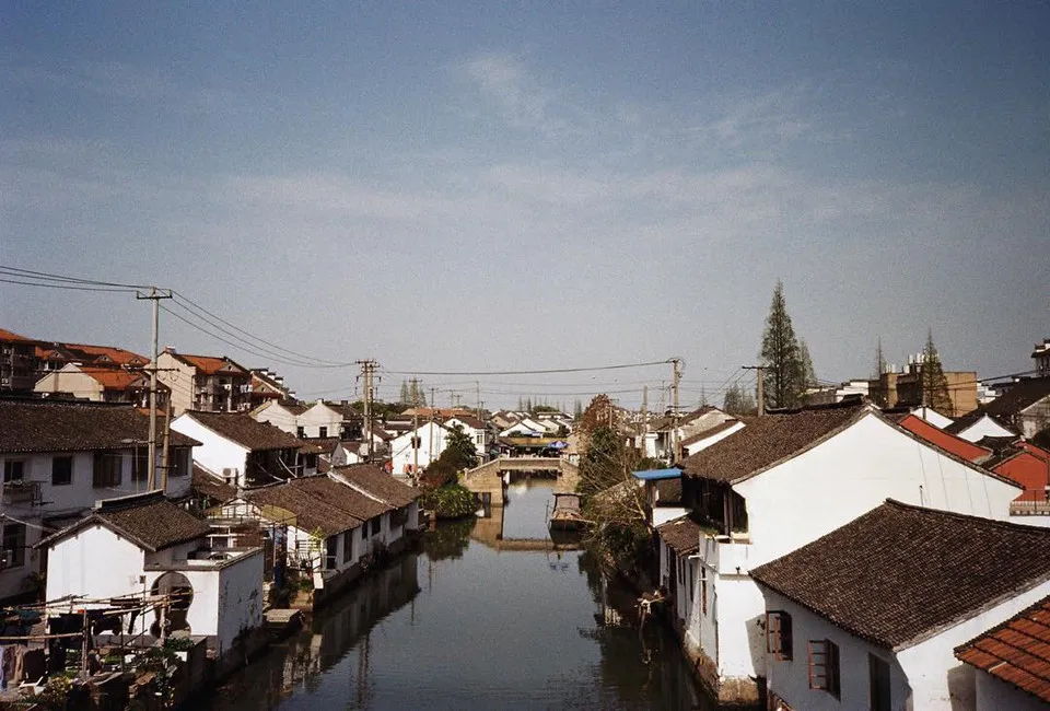 Cổ trấn Chu Gia Giác yên bình như một bức tranh thủy mặc. Ảnh: @di_film.
