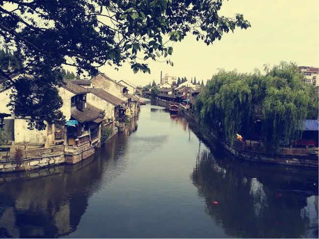 Cổ trấn Phong Kinh với vẻ đẹp yên bình, thơ mộng. Ảnh: Mafengwo.