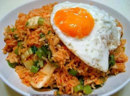 Cơm chiên Nasi Goreng với màu sắc hấp dẫn.